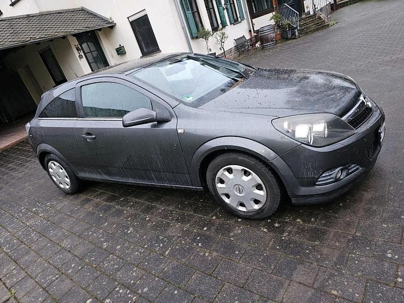 Gebraucht Opel Astra 101 PS (74 kW) 2009 Grau Coupé