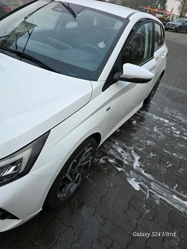 Gebraucht Hyundai i20 101 PS (74 kW) 2020 Weiß Kleinwagen