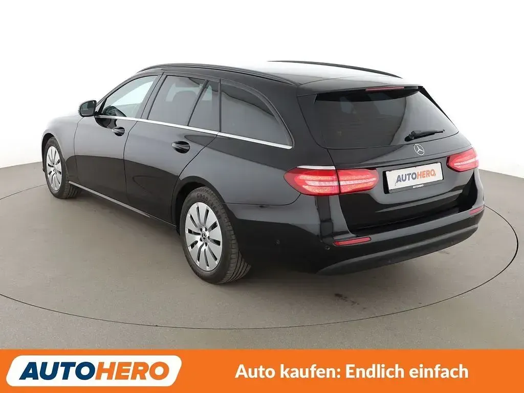 Gebraucht Mercedes E220 Avantgarde 194 PS (142 kW) 2020 Schwarz Limousine