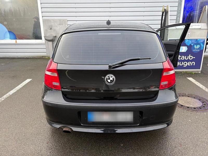 Gebraucht BMW 116 122 PS (89 kW) 2010 Schwarz Kleinwagen