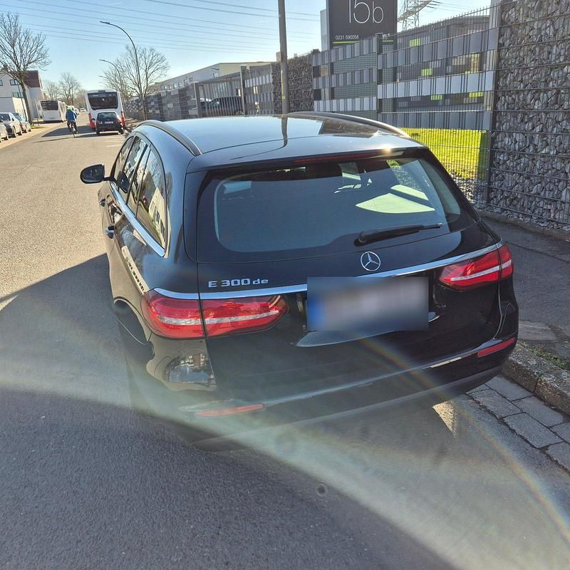 Gebraucht Mercedes E300 122 PS (89 kW) 2019 Schwarz Kombi