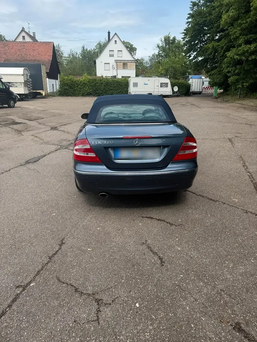 Gebraucht Mercedes CLK320 218 PS (160 kW) 2003 Blau Cabrio