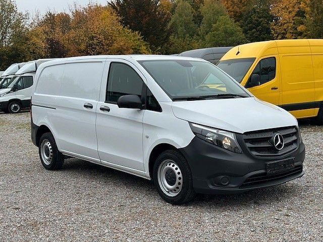 Weiß Gebraucht 2019 Mercedes Vito Van / Kleinbus | 13.983 € (Superpreis) - Bild 1/4