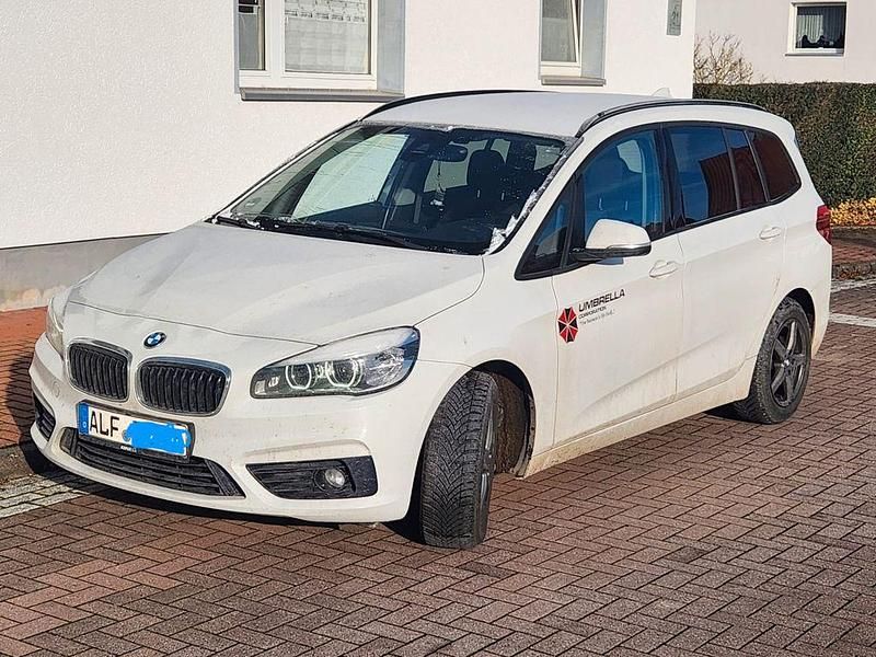 Weiß Gebraucht 2017 BMW 216 Gran Tourer Sport Line Van / Kleinbus | 12.490 € (Fairer Preis) - Bild 1/4