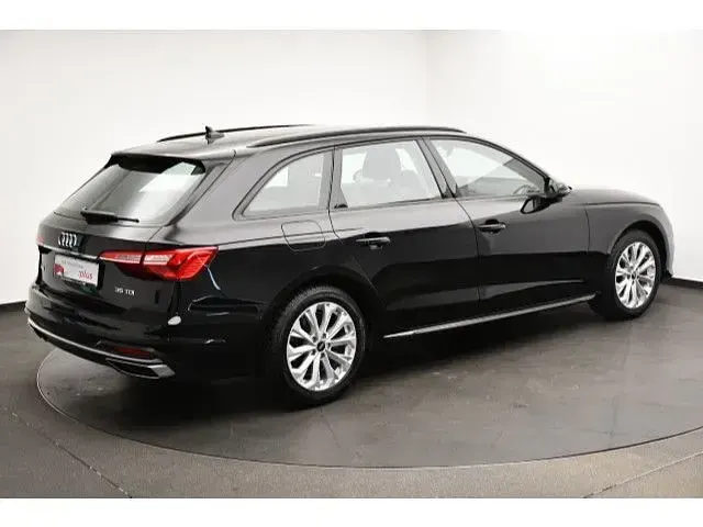 Gebraucht Audi A4 Advanced 163 PS (119 kW) 2023 Mythosschwarz metallic (metallic) Kombi