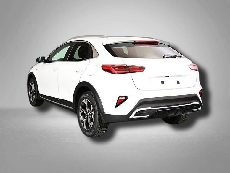 Neu Kia XCeed 116 PS (85 kW) 2025 Deluxeweiß metallic SUV