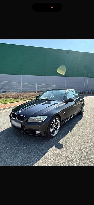 Gebraucht BMW 318 143 PS (105 kW) 2010 Schwarz Limousine
