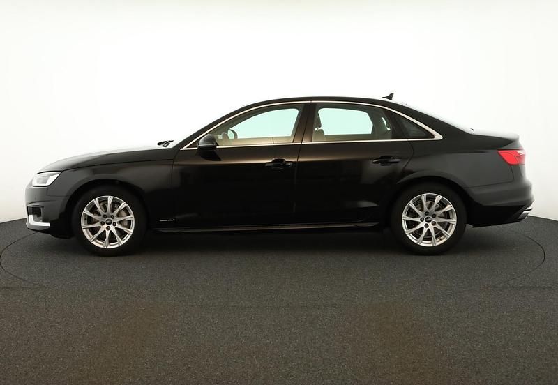 Gebraucht Audi A4 Advanced 204 PS (150 kW) 2023 Mythosschwarz metallic SUV