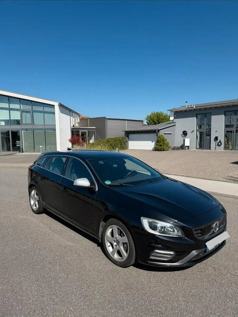 Gebraucht Volvo V60 R-Design 215 PS (158 kW) 2015 Schwarz Kombi