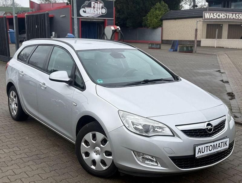 Gebraucht Opel Astra 116 PS (85 kW) 2011 Silber Kombi