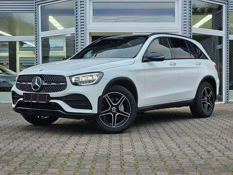 Weiß Gebraucht 2021 Mercedes GLC300 AMG SUV | 39.990 € (Fairer Preis) - Bild 1/4