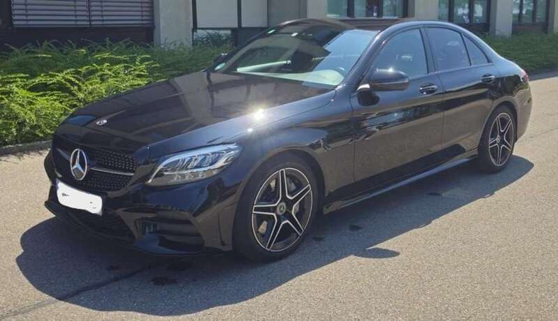 Schwarz Gebraucht 2019 Mercedes C300 AMG line Limousine | 36.000 € (Etwas zu teuer) - Bild 1/4