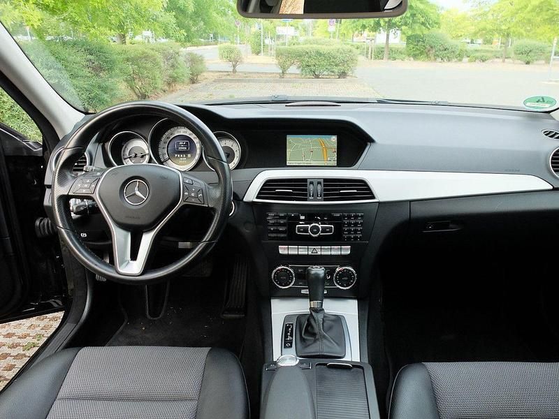 Gebraucht Mercedes C180 156 PS (114 kW) 2012 Schwarz Kombi