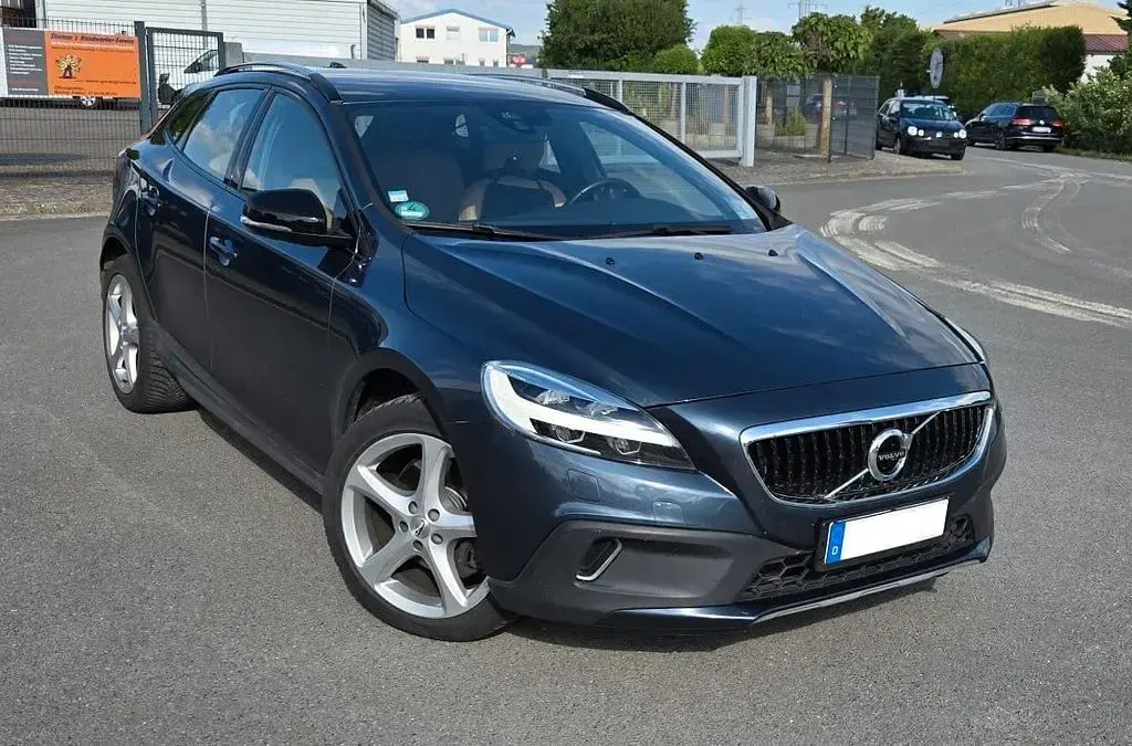 Gebraucht Volvo V40 CC Summum 150 PS (110 kW) 2016 Blau Kombi