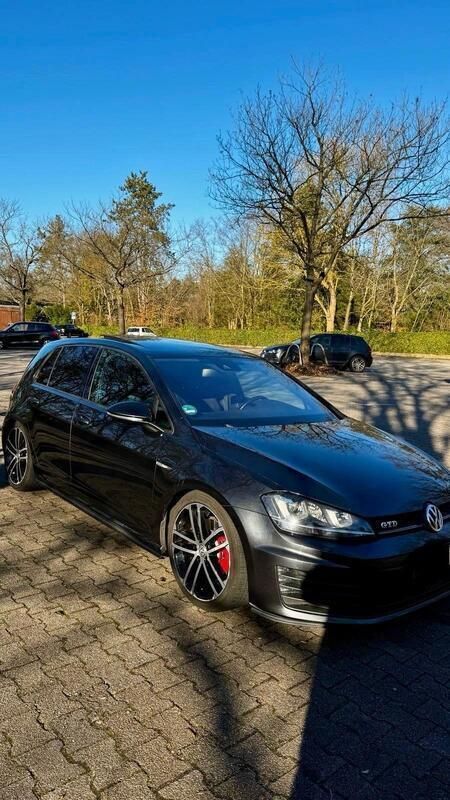 Grau Gebraucht 2014 VW Golf VII GTD Kleinwagen | 13.500 € - Bild 1/4