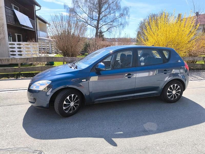 Usata Kia Ceed 122 CV (89 kW) 2009 Blu Utilitaria
