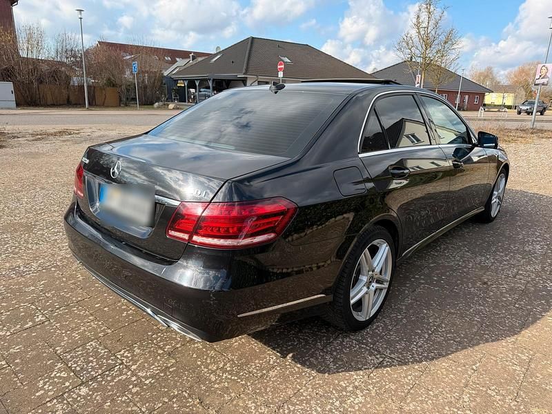 Gebraucht Mercedes E220 170 PS (125 kW) 2014 Schwarz Limousine