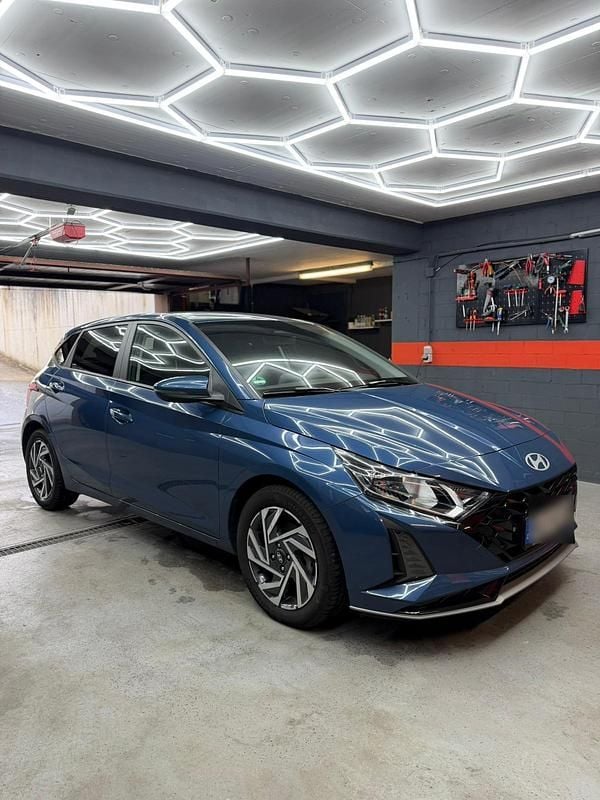 Gebraucht Hyundai i20 101 PS (74 kW) 2025 Blau Kleinwagen