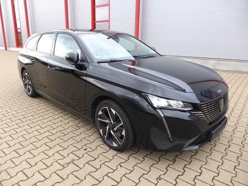 Gebraucht Peugeot 308 Allure 131 PS (96 kW) 2023 Schwarz Kombi
