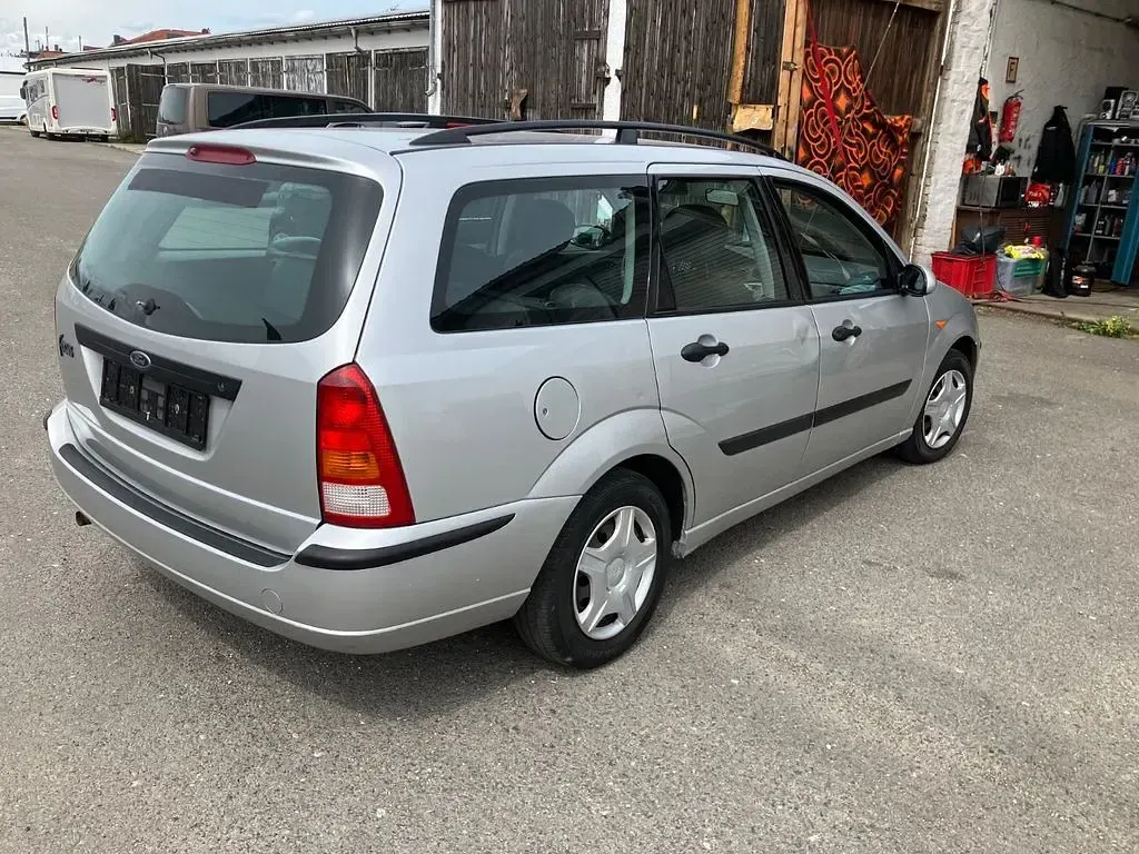 Gebraucht Ford Focus Finesse 101 PS (74 kW) 2003 Grau Kombi