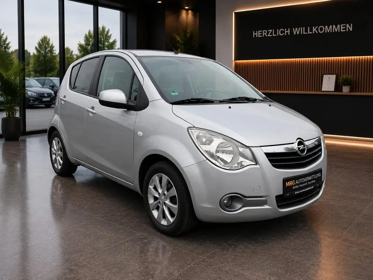 Gebraucht Opel Agila 68 PS (50 kW) 2013 Silber Kleinwagen