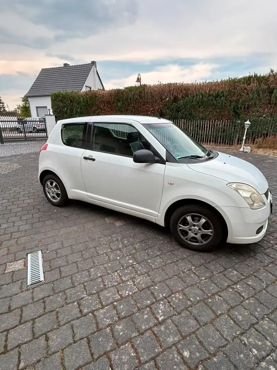 Gebraucht Suzuki Swift 92 PS (67 kW) 2007 Weiß Kleinwagen