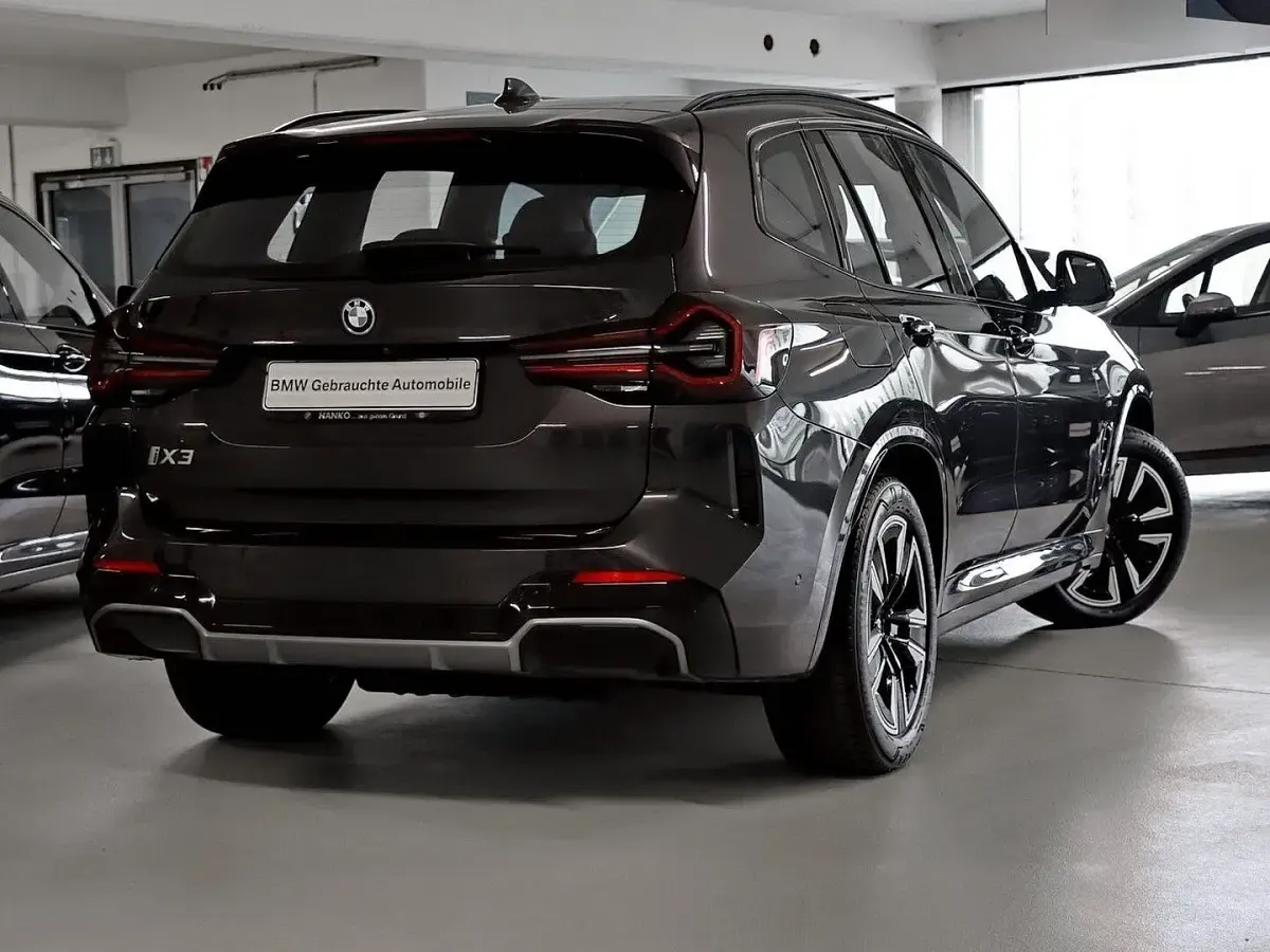 Gebraucht BMW iX3 Shadowline 210 kW (286 PS) 2023 Sophistograu brillanteffekt SUV