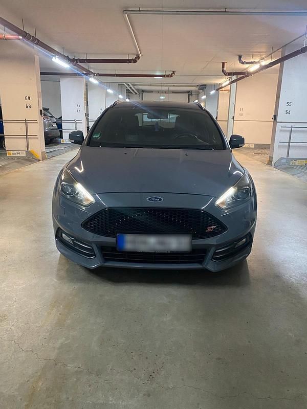 Gebraucht Ford Focus ST 185 PS (136 kW) 2015 Grau Kombi