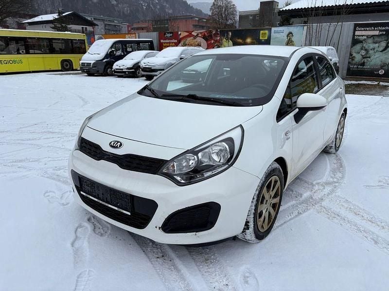 Gebraucht Kia Rio Attract 86 PS (63 kW) 2014 Weiß Limousine