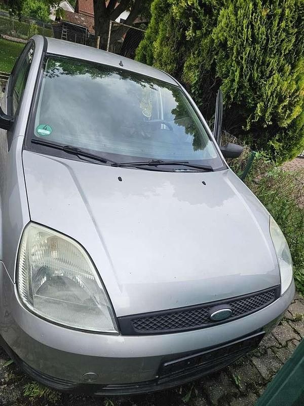 Silber Gebraucht 2004 Ford Fiesta Viva Kleinwagen | 1.000 € (Fairer Preis) - Bild 1/4