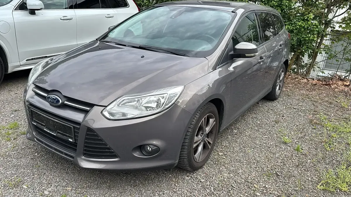 Gebraucht Ford Focus 100 PS (73 kW) 2014 Grau Kombi