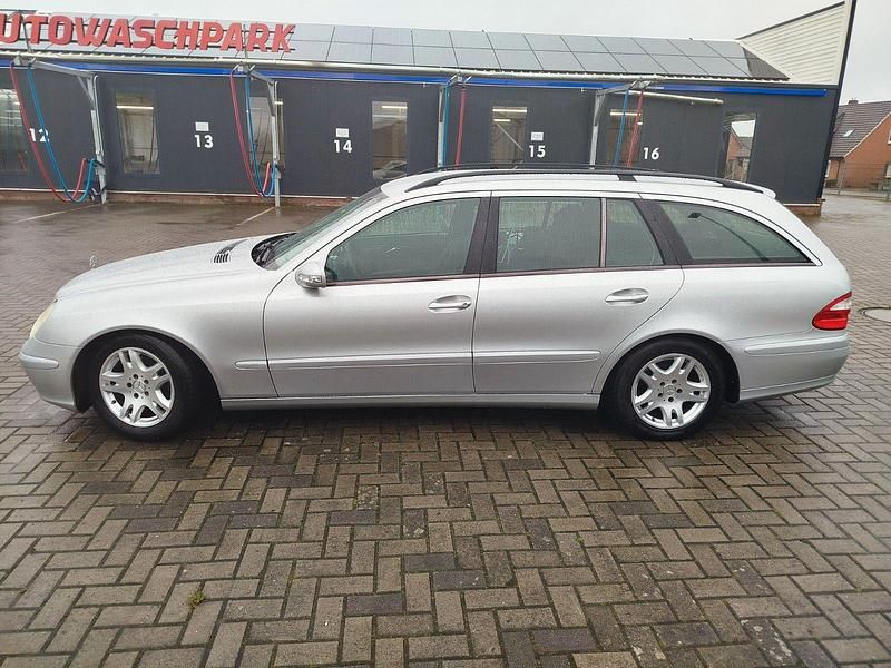 Gebraucht Mercedes E240 Classic 177 PS (130 kW) 2003 Silber Limousine