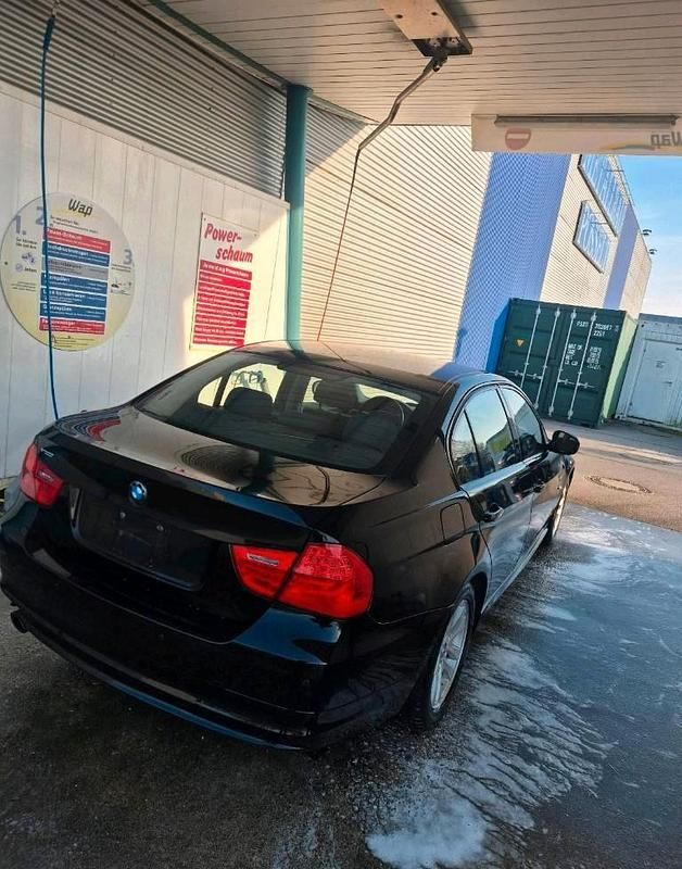 Brugt BMW 318 143 HK (105 kW) 2009 Sort Sedan