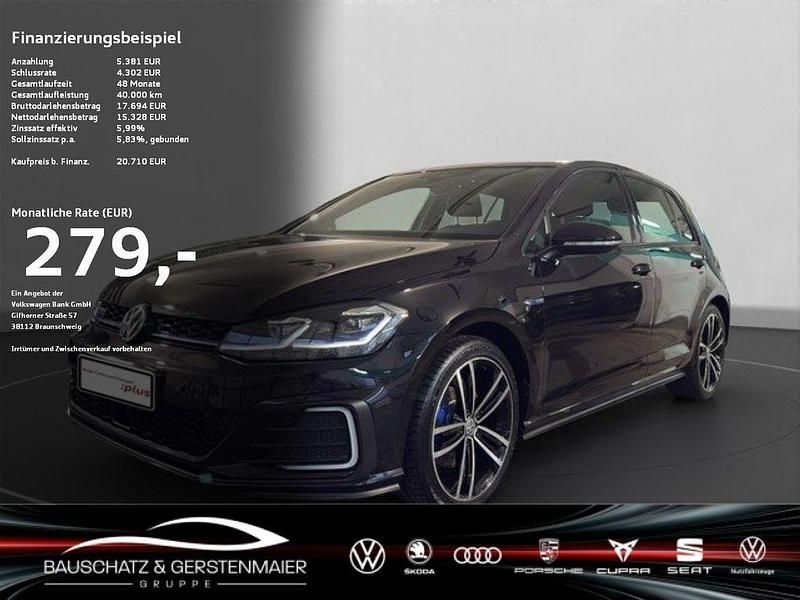 Deep black perleffekt (schwarz) Gebraucht 2018 VW Golf VII GTE Limousine | 20.480 € (Fairer Preis) - Bild 1/4