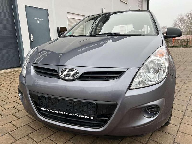 Grau Gebraucht 2011 Hyundai i20 Comfort Kleinwagen | 3.650 € (Fairer Preis) - Bild 1/4
