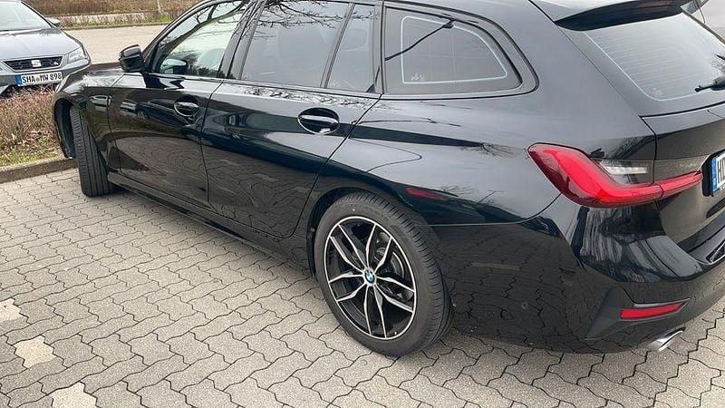 Gebraucht BMW 318 Sport Line 156 PS (114 kW) 2021 Schwarz Kombi