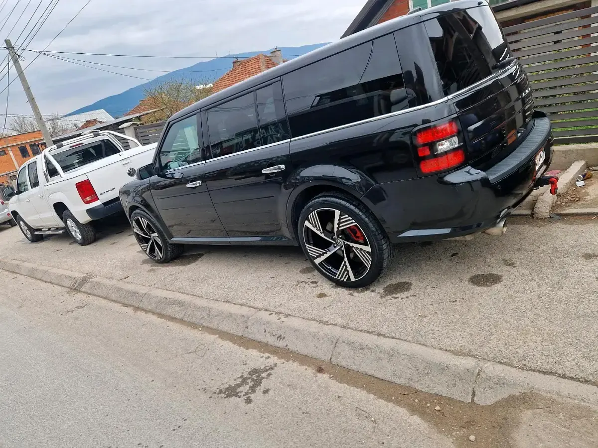 Używany Ford Flex 365 KM (268 kW) 2013 Czarny SUV