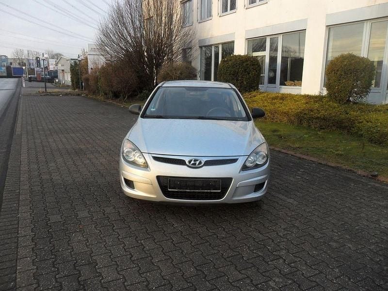 Gebraucht Hyundai i30 Edition 109 PS (80 kW) 2010 Silber Limousine