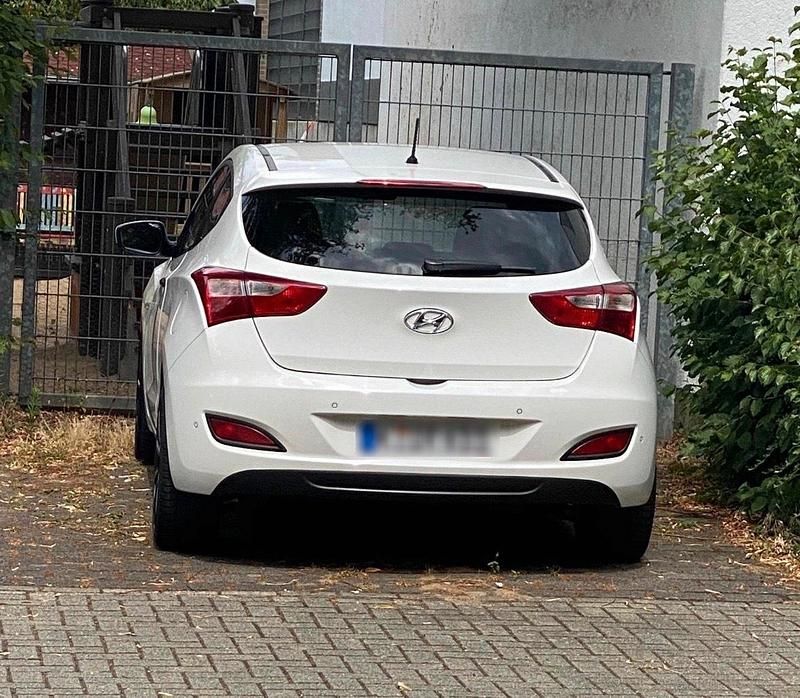 Gebraucht Hyundai i30 99 PS (72 kW) 2013 Weiß Coupé