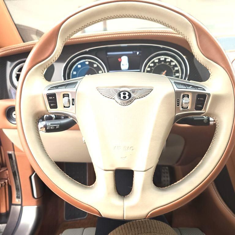 Gebraucht Bentley Flying Spur Mulliner 635 PS (467 kW) 2017 Gold Limousine