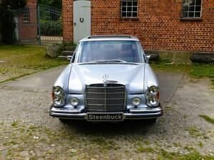 Gebraucht Mercedes 300 250 PS (183 kW) 1971 Silber Limousine