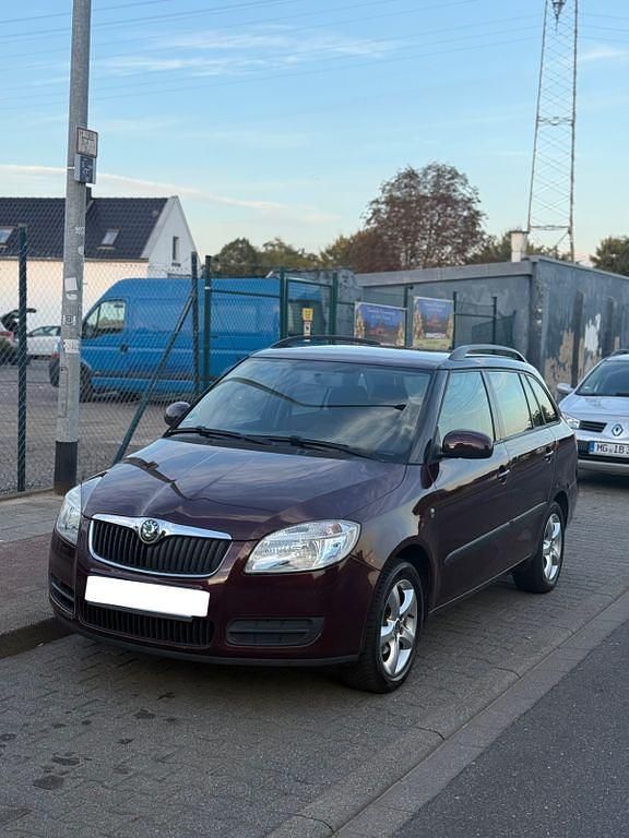 Rot Gebraucht 2010 Skoda Fabia Ambiente Kombi | 1.650 € (Guter Preis) - Bild 1/4