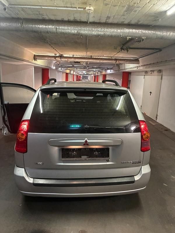 Silber Gebraucht 2002 Mitsubishi Space Star Limousine | 900 € - Bild 1/4