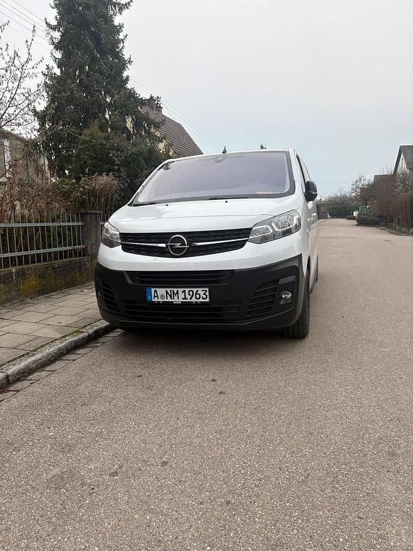 Weiß Gebraucht 2023 Opel Vivaro Van / Kleinbus | 24.990 € (Fairer Preis) - Bild 1/4