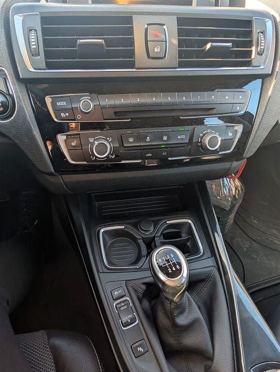 Blau Gebraucht 2015 BMW 118 Kleinwagen | 12.000 € (Teuer) - Bild 1/4