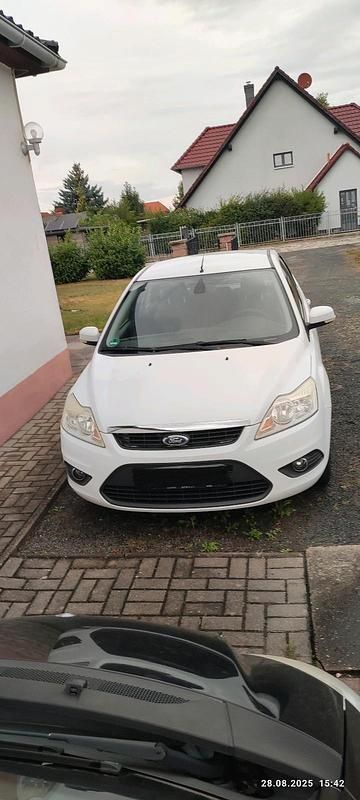 Weiß Gebraucht 2008 Ford Focus Kleinwagen | 3.150 € (Fairer Preis) - Bild 1/4