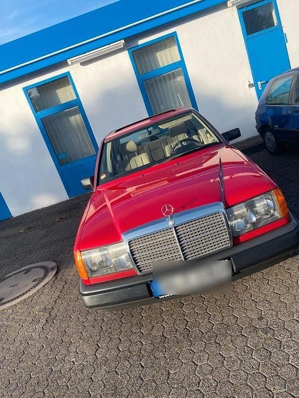 Gebraucht Mercedes 230 132 PS (97 kW) 1987 Rot Limousine
