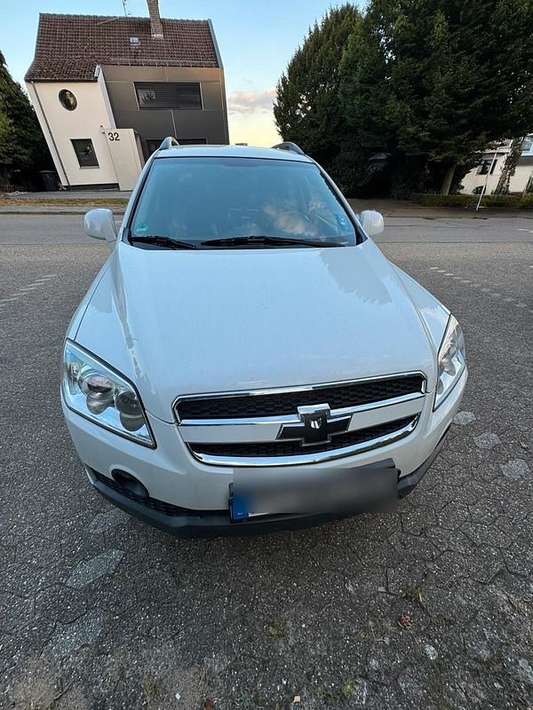 Weiß Gebraucht 2010 Chevrolet Captiva SUV | 3.800 € (Fairer Preis) - Bild 1/4