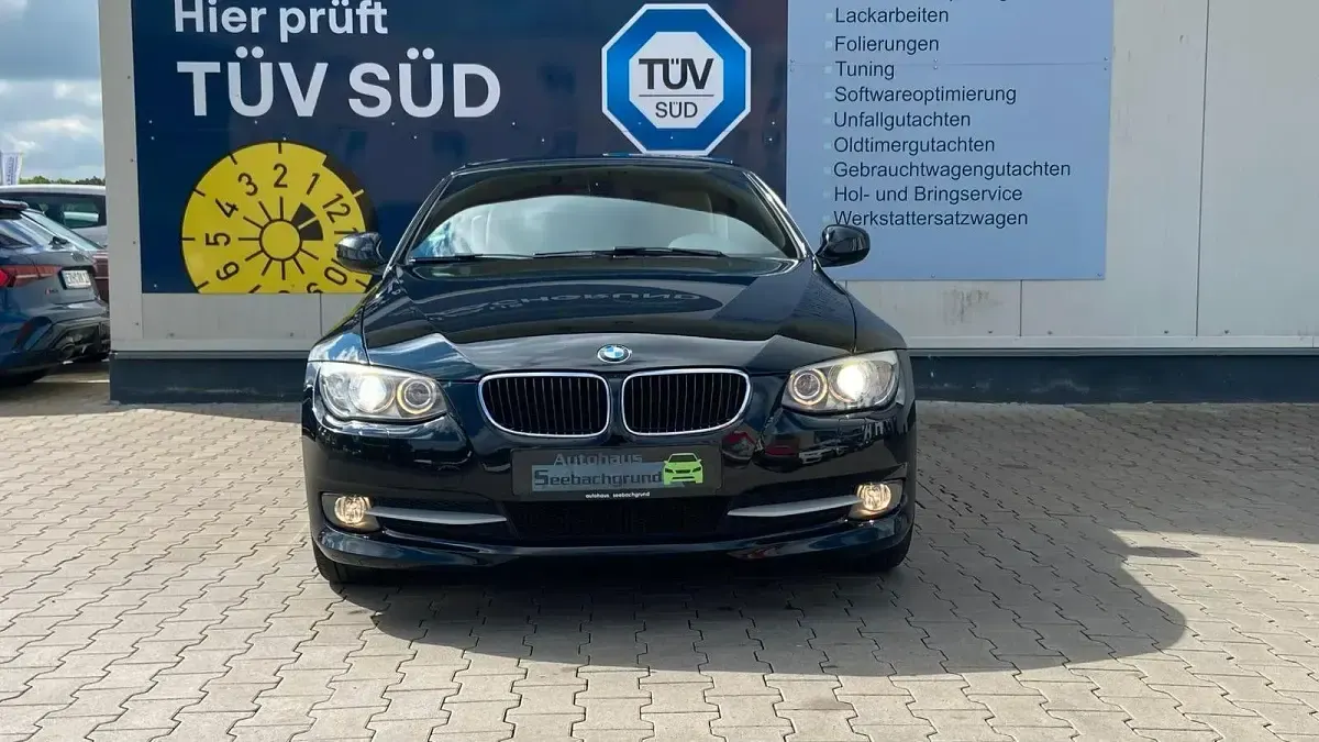 Gebraucht BMW 318 Cabriolet Sport Line 143 PS (105 kW) 2011 Schwarz Cabrio