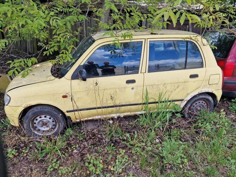 Gelb Gebraucht 2001 Daihatsu Cuore Kleinwagen | 250 € - Bild 1/4